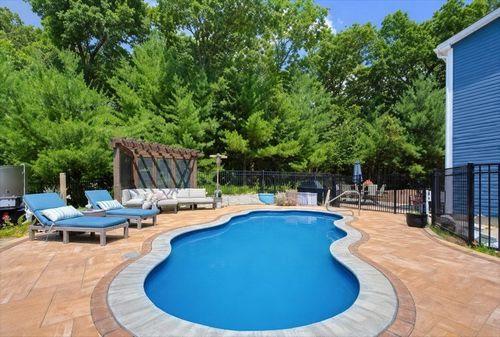 7 Tabor Rd, Uxbridge, MA, 01569 | Card Image