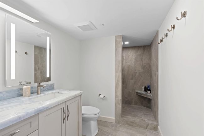 APT-1902 - 1900 Consulate Pl, Condo with 2 bedrooms, 2 bathrooms and null parking in West Palm Beach FL | Image 8