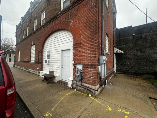 105 W 8th St, Burlington, IN, 46915-9111 | Card Image