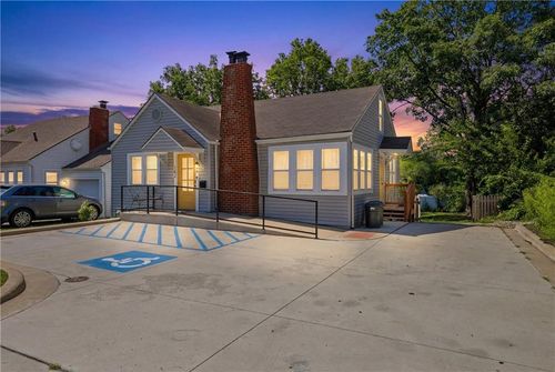 102 Sw 2nd St, Lee's Summit, MO, 64063-2306 | Card Image