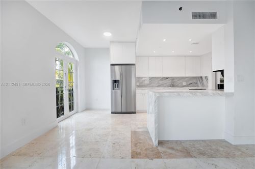 204-730 3rd St, Miami Beach, FL, 33139-6863 | Card Image