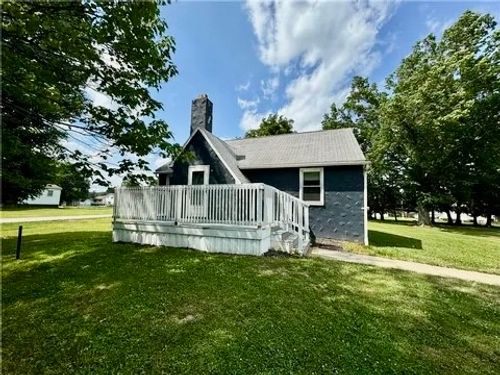 141 Shenango Rd, New Castle, PA, 16105-1142 | Card Image