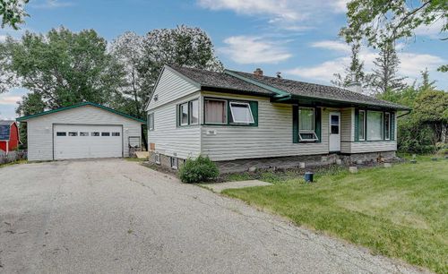 705 6 Avenue, Beaverlodge, AB, T0H0C0 | Card Image