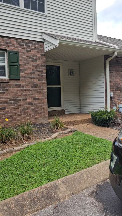 126 Eastdale Ln, Dickson, TN, 37055-2959 | Card Image