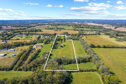 1064 Lauderdale Ln, Bethpage, TN, 37022-8701 | Card Image