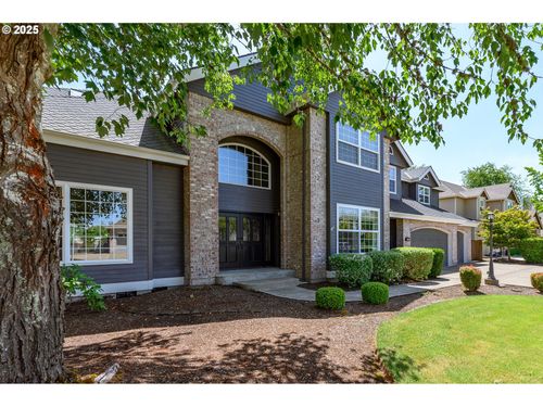 2351 Nw Pinehurst Dr, McMinnville, OR, 97128-2469 | Card Image