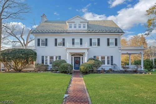 11 Crestmont Rd, Verona, NJ, 07044-2901 | Card Image