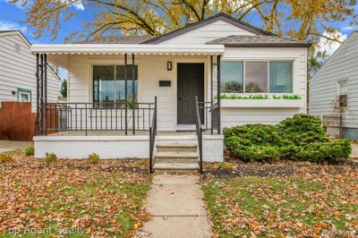 1309 Pingree Avenue, Home with 2 bedrooms, 1 bathrooms and null parking in Lincoln Park MI | Image 2