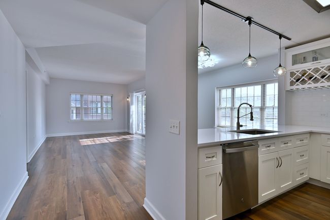 UNIT-201 - 210 N Addison Ave, Condo with 2 bedrooms, 2 bathrooms and 2 parking in Elmhurst IL | Image 13