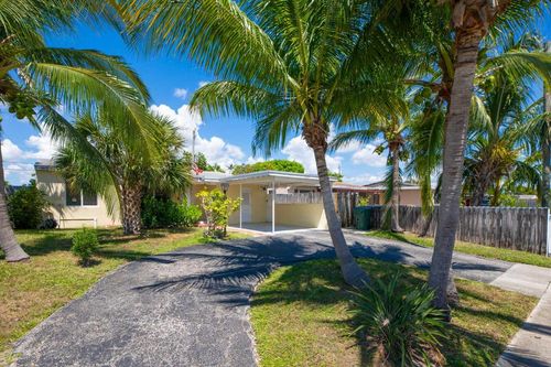 5225 Ne 5th Ave, Oakland Park, FL, 33334-2443 | Card Image