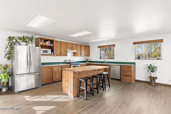 Kitchen | Image 10