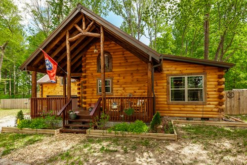 111 Guill Ln, Cottontown, TN, 37048-5020 | Card Image