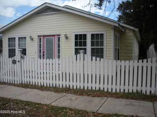 418 Fayetteville Ave, Carolina Beach, NC, 28428-5009 | Card Image