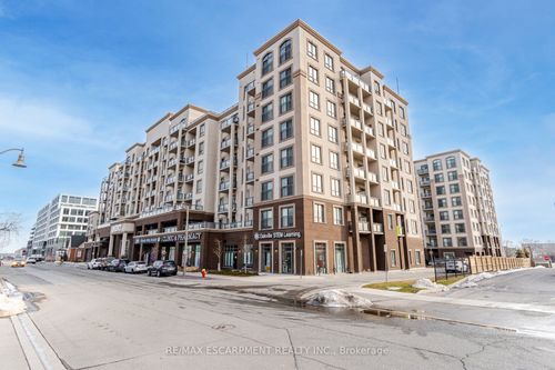 ph-811-2486 Old Bronte Rd, Oakville, ON, L6M0Y4 | Card Image