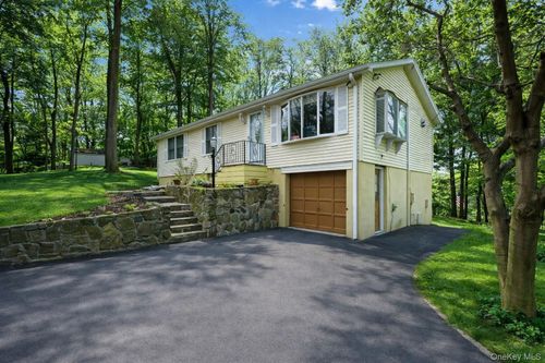 110 Laurel Hill Rd, Croton-On-Hudson, NY, 10520-1213 | Card Image