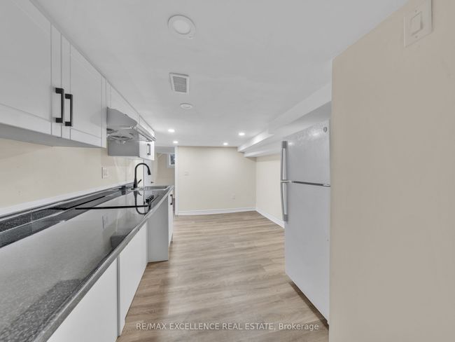 261 Cameron Ave, House other with 8 bedrooms, 3 bathrooms and 2 parking in Windsor ON | Image 27