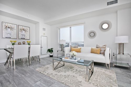 528-540 Bur Oak Ave, Markham, ON, L6C0Y2 | Card Image