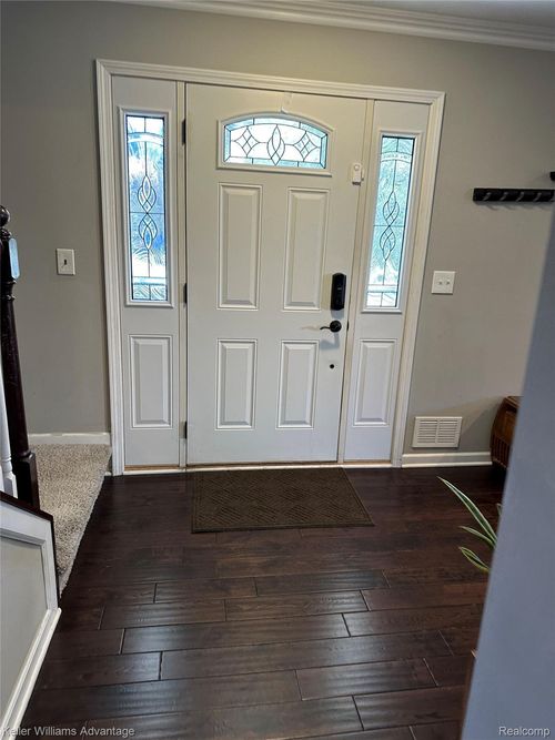 2057 Holly Berry Ln, Commerce Twp, MI, 48390-2733 | Card Image