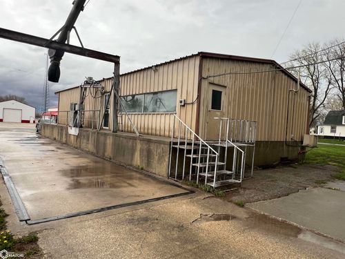 300 Chestnut St, Elliott, IA, 51532-2053 | Card Image