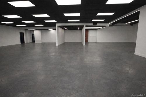207 Lawrence Ave, Inwood, NY, 11096-2352 | Card Image