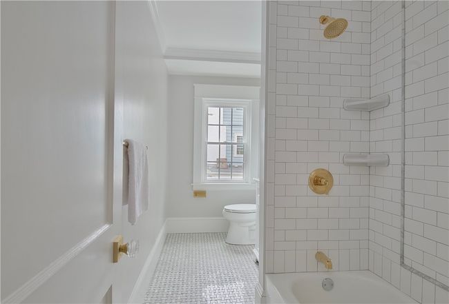175 Freeman Pkwy, House other with 5 bedrooms, 4 bathrooms and 5 parking in Providence RI | Image 39
