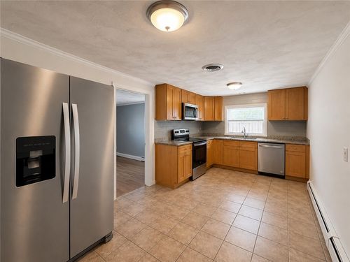 31 Foster St, Pawtucket, RI, 02861-1109 | Card Image
