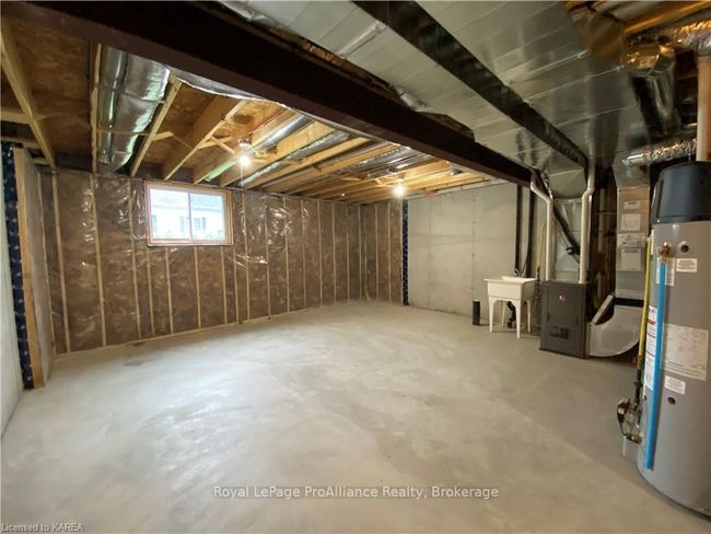 201 Pratt Dr, House attached with 3 bedrooms, 2 bathrooms and 3 parking in Amherstview ON | Image 38