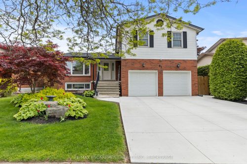 61 Seaton Place Dr, Stoney Creek, ON, L8E4A8 | Card Image