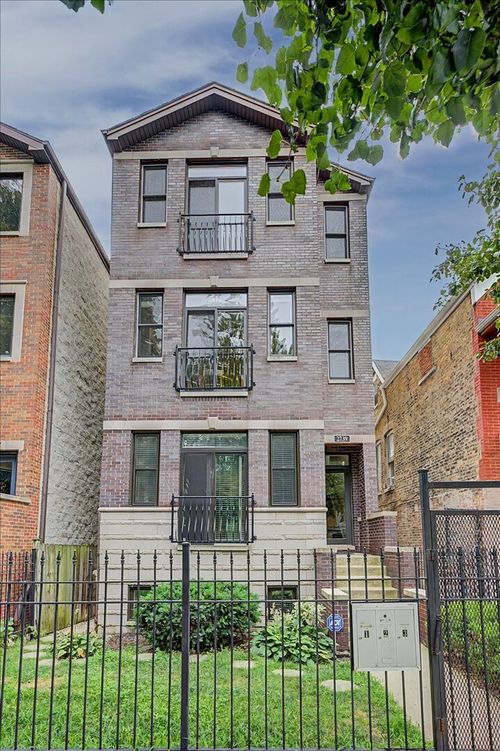 2-2739 Thomas St, Chicago, IL, 60622-8395 | Card Image