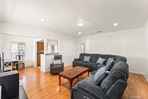 3661 Seabright Ave, Long Beach, CA, 90810-2139 | Card Image