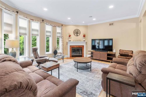 103 Hudson Cv, Edgewater, NJ, 07020-1478 | Card Image