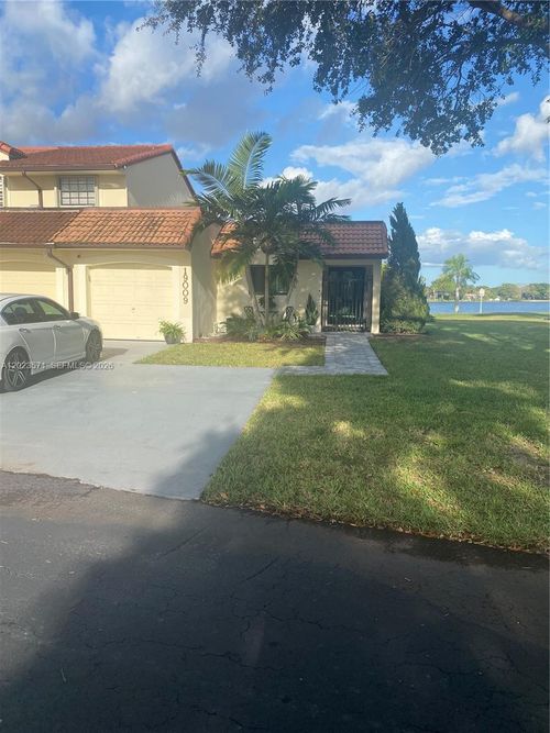 19009 Nw 64th Ct, Hialeah, FL, 33015-4716 | Card Image
