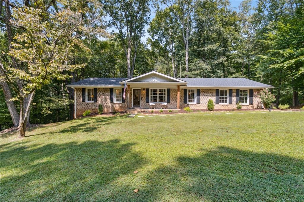 Walnut Cir, Flowery Branch, GA 30542