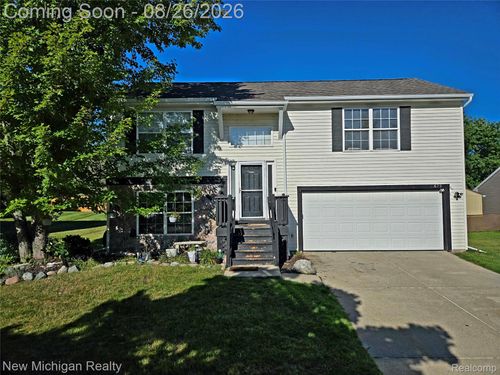 679 Andover Woods Dr, Fenton, MI, 48430-4128 | Card Image