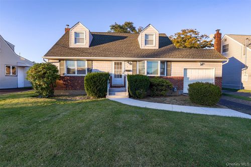 3 Poplar Ave, Farmingdale, NY, 11735-4654 | Card Image