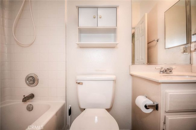 803 Maplewood, Condo with 2 bedrooms, 3 bathrooms and 2 parking in Irvine CA | Image 25