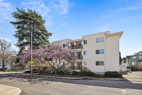1215 N 90th St, Seattle, WA, 98103-2104 | Card Image