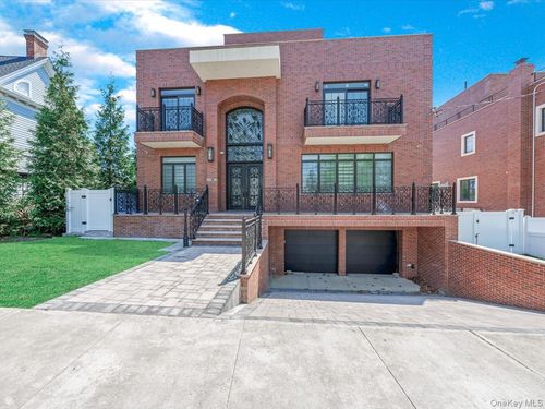 233 Bay Ave, Little Neck, NY, 11363-1234 | Card Image