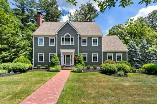 8 Sgt Roode Ln, Middleton, MA, 01949-2145 | Card Image