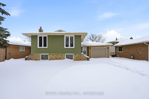 8230 Westwood St, Niagara Falls, ON, L2H1Y4 | Card Image