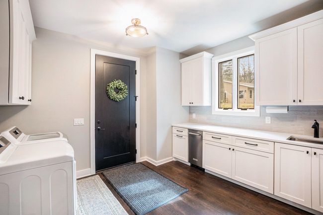 Main floor - laundry | Image 9