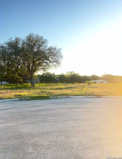 806 N Filmore, Beeville, TX, 78102 | Card Image