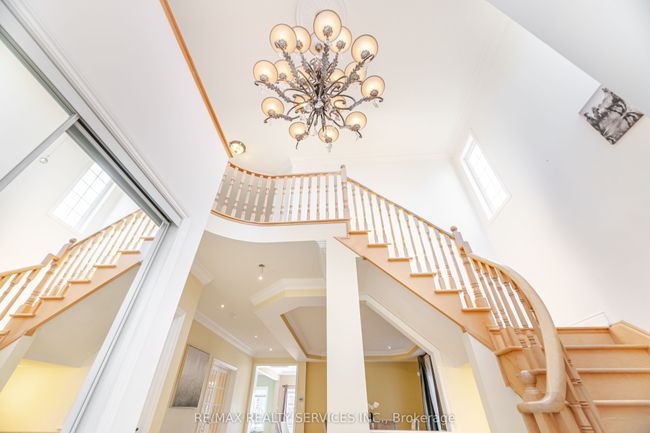 5 Belleville Dr, House other with 6 bedrooms, 5 bathrooms and 6 parking in Brampton ON | Image 5