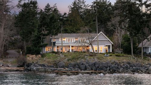 2616 Queenswood Lane, Saanich, BC, V8N1X5 | Card Image