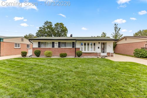 627 Darwin St, Westland, MI, 48186-9204 | Card Image