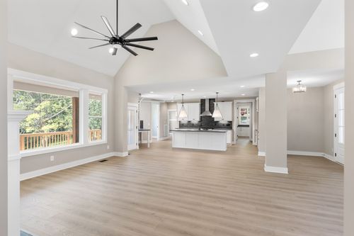 2033 Graceland Dr, Goodlettsville, TN, 37072-4252 | Card Image