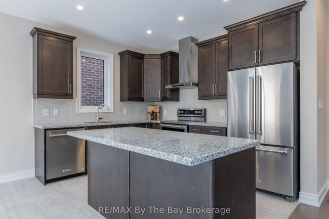 3 Periwinkle Rd, House other with 4 bedrooms, 4 bathrooms and 4 parking in Springwater ON | Image 11