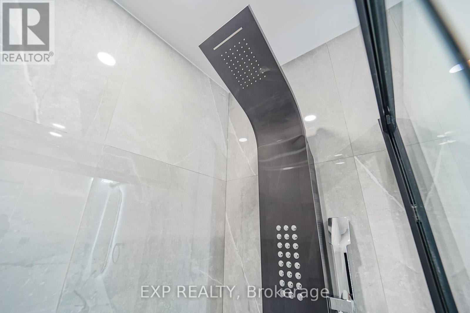 Residential in Toronto (Kennedy Park) 4
