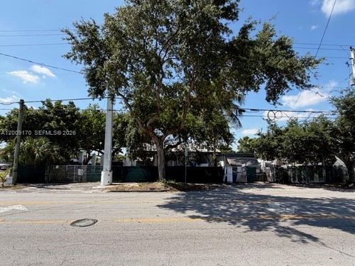 890 E 52nd St, Hialeah, FL, 33013-1750 | Card Image