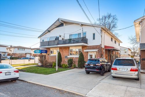 151 82nd St, Howard Beach, NY, 11414-1738 | Card Image